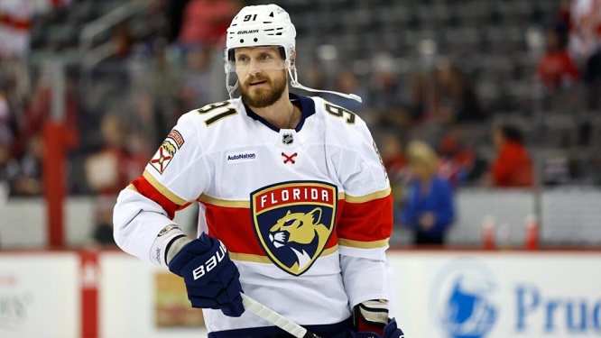 Oliver Ekman Larsson je poctěn podpisem čtyřleté smlouvy s Torontem Maple Leafs
